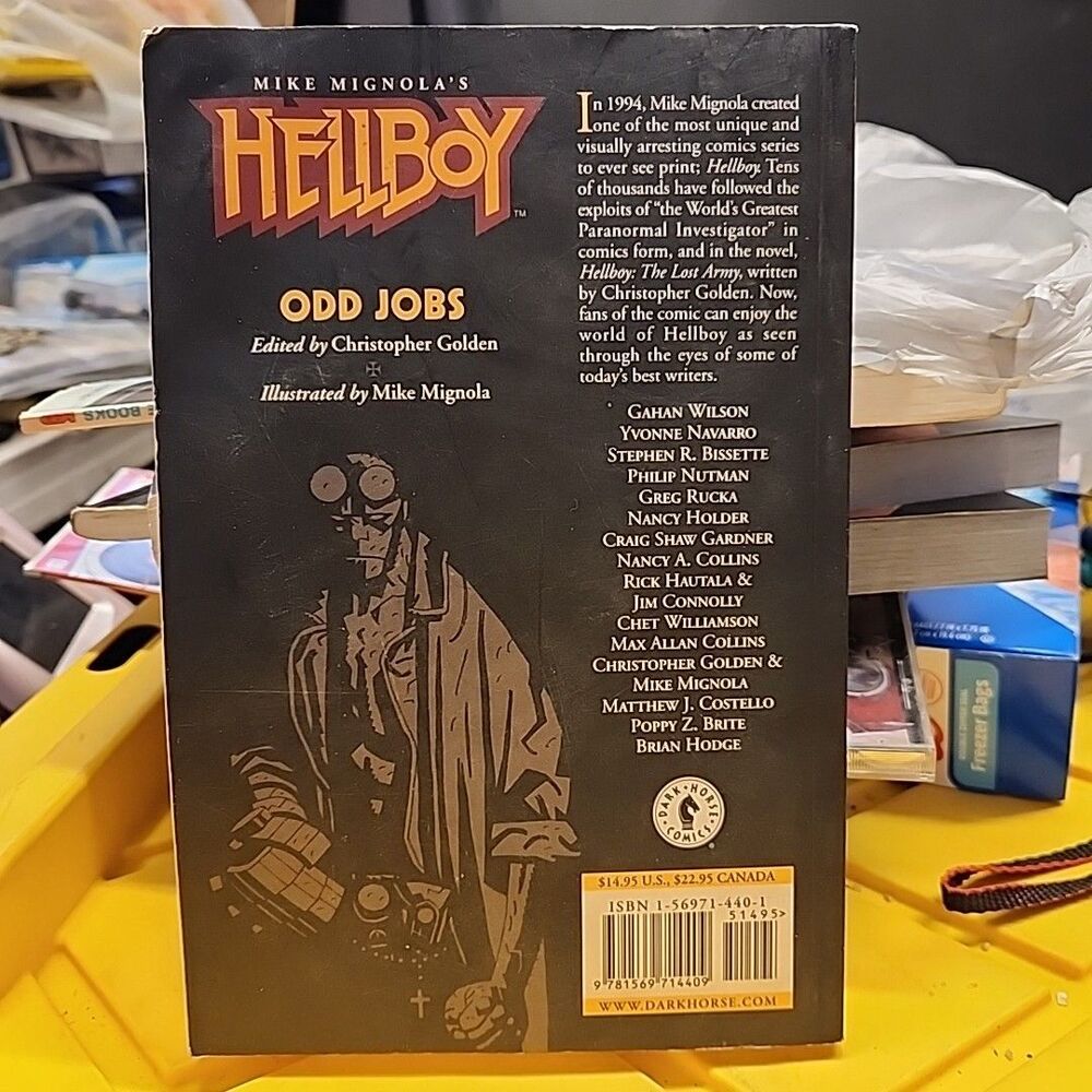 Hellboy Odd Jobs First Edition 1999 Paperback Edited by Christopher Golden - Picture 2 of 4